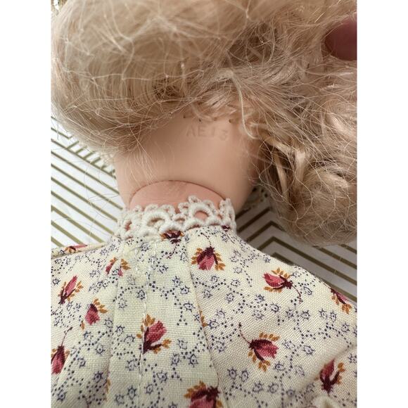 Vintage Effanbee Storybook Series Iowa Doll 12 Inch Vinyl Doll - Picture 6 of 7